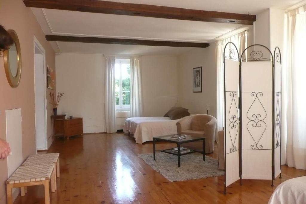 Le Moulin De Poilly Bed & Breakfast Room photo